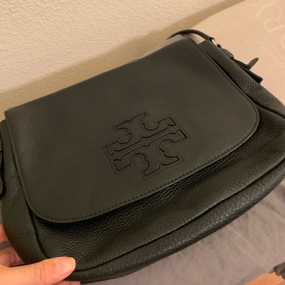 Tory Burch Handbags - Tory burch black leather crossbody/shoulder bag